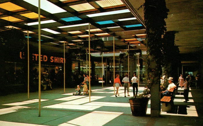 Northland Center (Northland Mall) - Old Postcard